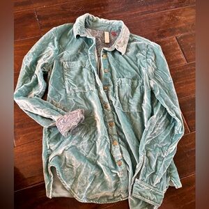 Anthropologie Pilcro ice green velvet button down size 4 small great condition.